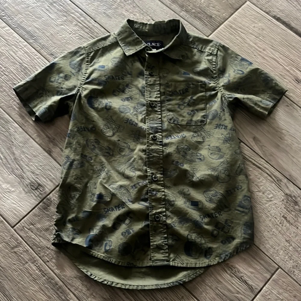 EUC The Children’s Place skater button down, sz 7/8